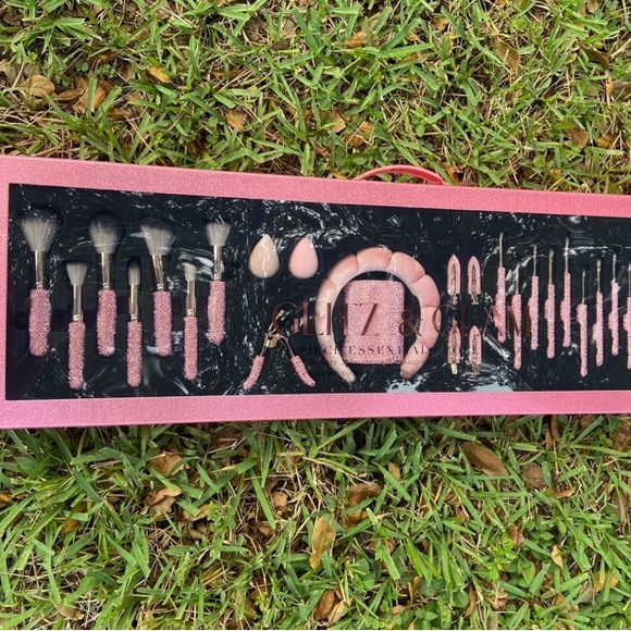 glitz and glam makeup brushes PINK - Picture 2 of 5